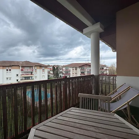 Apartment T2 Renove Avec Terrasse Proche - Fr-1-239-1106 *