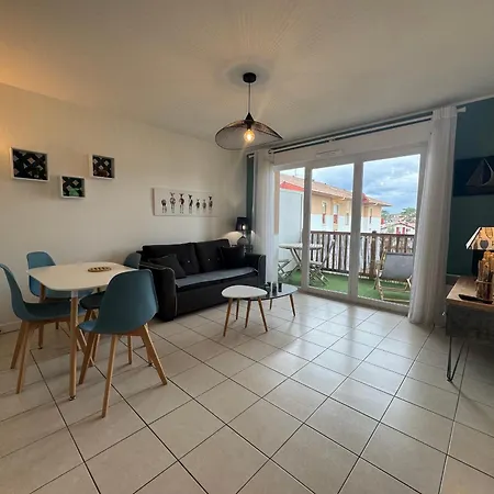 Apartment T2 Renove Avec Terrasse Proche - Fr-1-239-1106 *